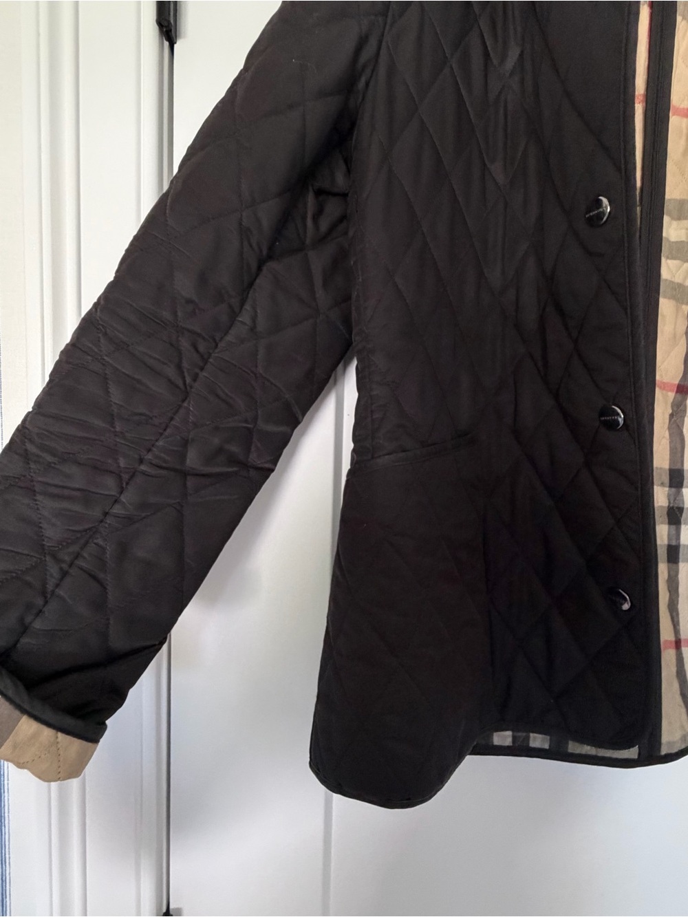 Women’s Burberry Black Quilted Jacket with Signature Check Lining Detail - Picture 7 of 8